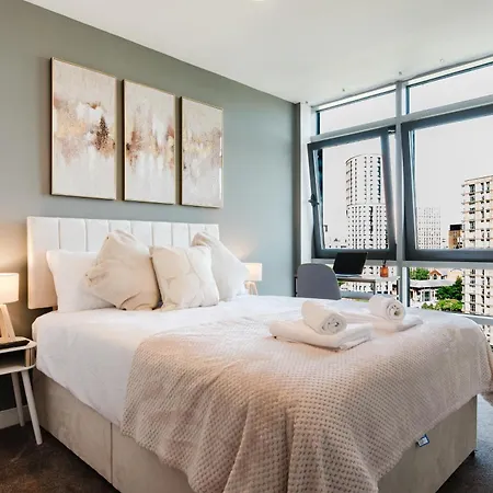 Apartment Stylish 2br - Sleeps 8 - - View Leeds (West Yorkshire)
