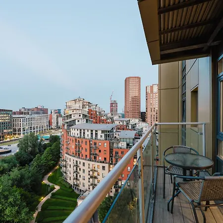 Stylish 2br - Sleeps 8 - - View Apartment *