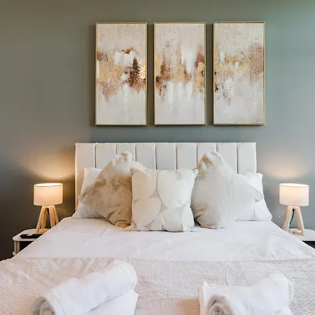 Stylish 2br - Sleeps 8 - - View Apartment Leeds (West Yorkshire)