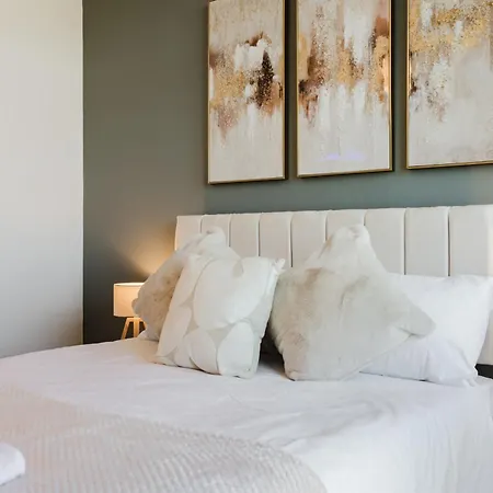 Stylish 2br - Sleeps 8 - - View Apartment Leeds (West Yorkshire)