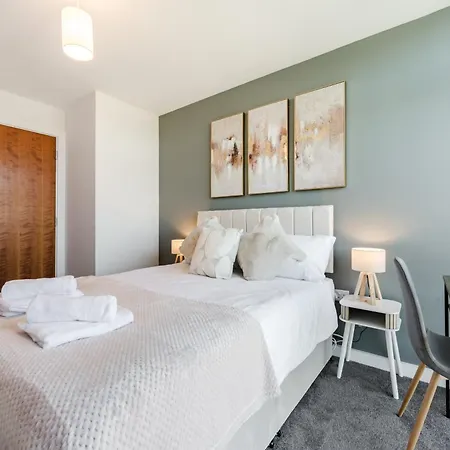 Stylish 2br - Sleeps 8 - - View Leeds (West Yorkshire)
