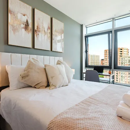 Apartment Stylish 2br - Sleeps 8 - - View *