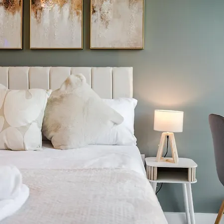 Stylish 2br - Sleeps 8 - - View * Leeds (West Yorkshire)