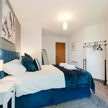 Stylish 2br - Sleeps 8 - - View Apartment