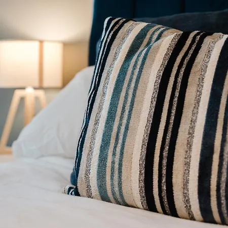 Stylish 2br - Sleeps 8 - - View