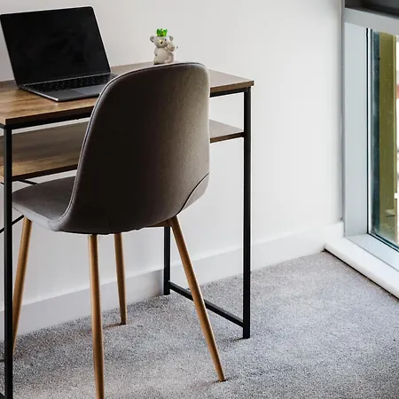 Stylish 2br - Sleeps 8 - - View Apartment Leeds (West Yorkshire)