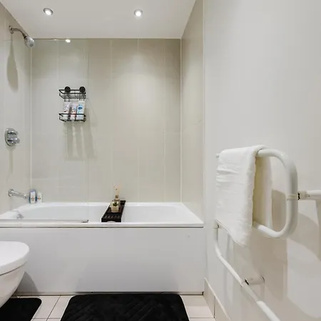 Apartment Stylish 2br - Sleeps 8 - - View