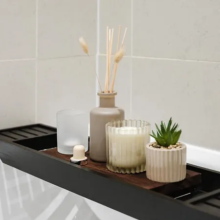 Stylish 2br - Sleeps 8 - - View Apartment Leeds (West Yorkshire)