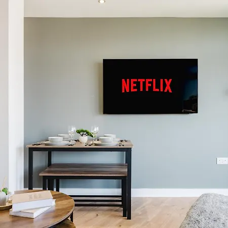 Stylish 2br - Sleeps 8 - - View Leeds (West Yorkshire)