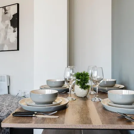 Stylish 2br - Sleeps 8 - - View Leeds (West Yorkshire)