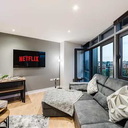 Apartment Stylish 2br - Sleeps 8 - - View