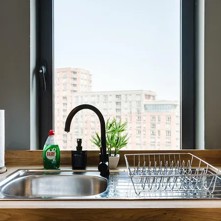 Apartment Stylish 2br - Sleeps 8 - - View *