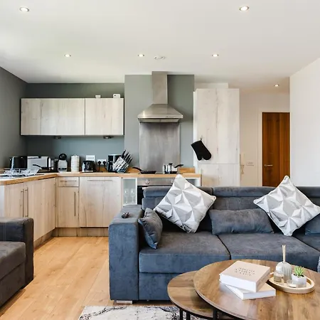 Stylish 2br - Sleeps 8 - - View