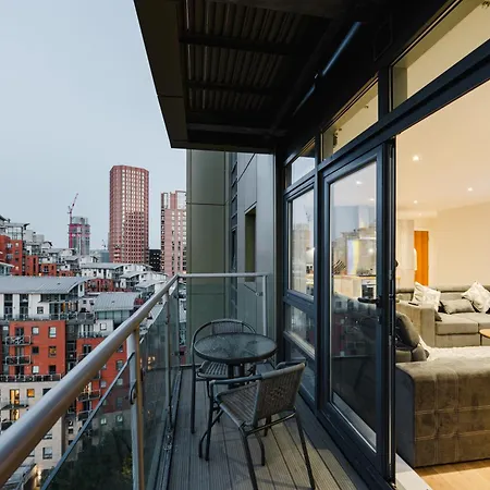 Stylish 2br - Sleeps 8 - - View Apartment Leeds (West Yorkshire)