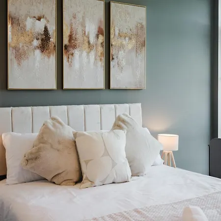 Stylish 2br - Sleeps 8 - - View Apartment Leeds (West Yorkshire)