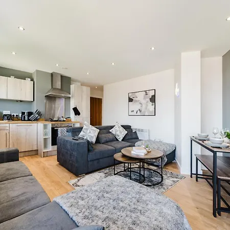 Apartment Stylish 2br - Sleeps 8 - - View *