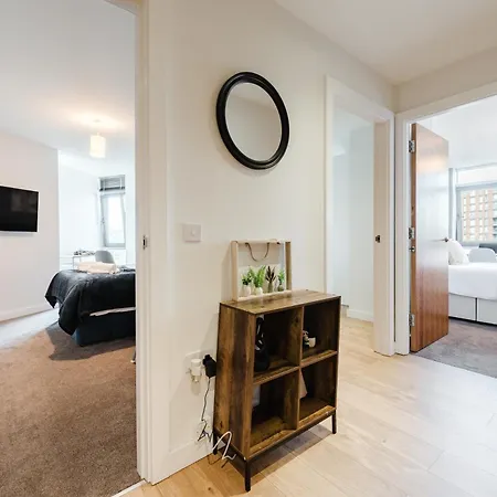 Apartment Stylish 2br - Sleeps 8 - - View *